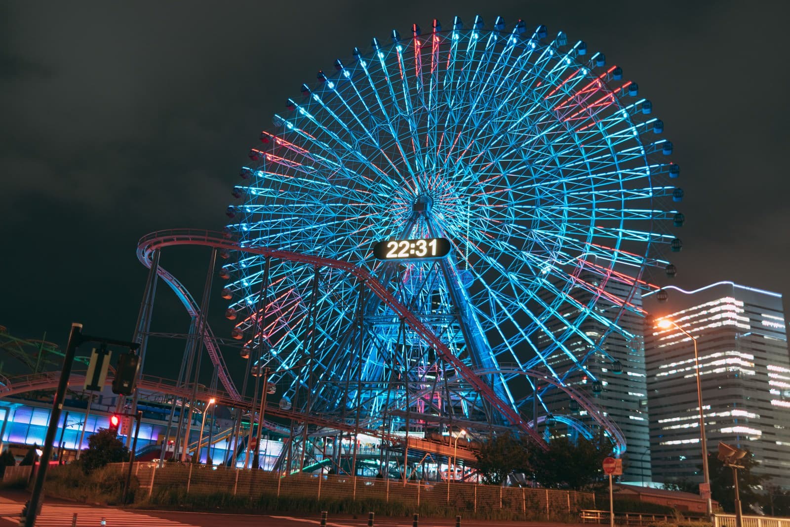 The Cosmo Clock 21 Ferris wheel lit up in blue and red at night in Minato Mirai, Yokohama